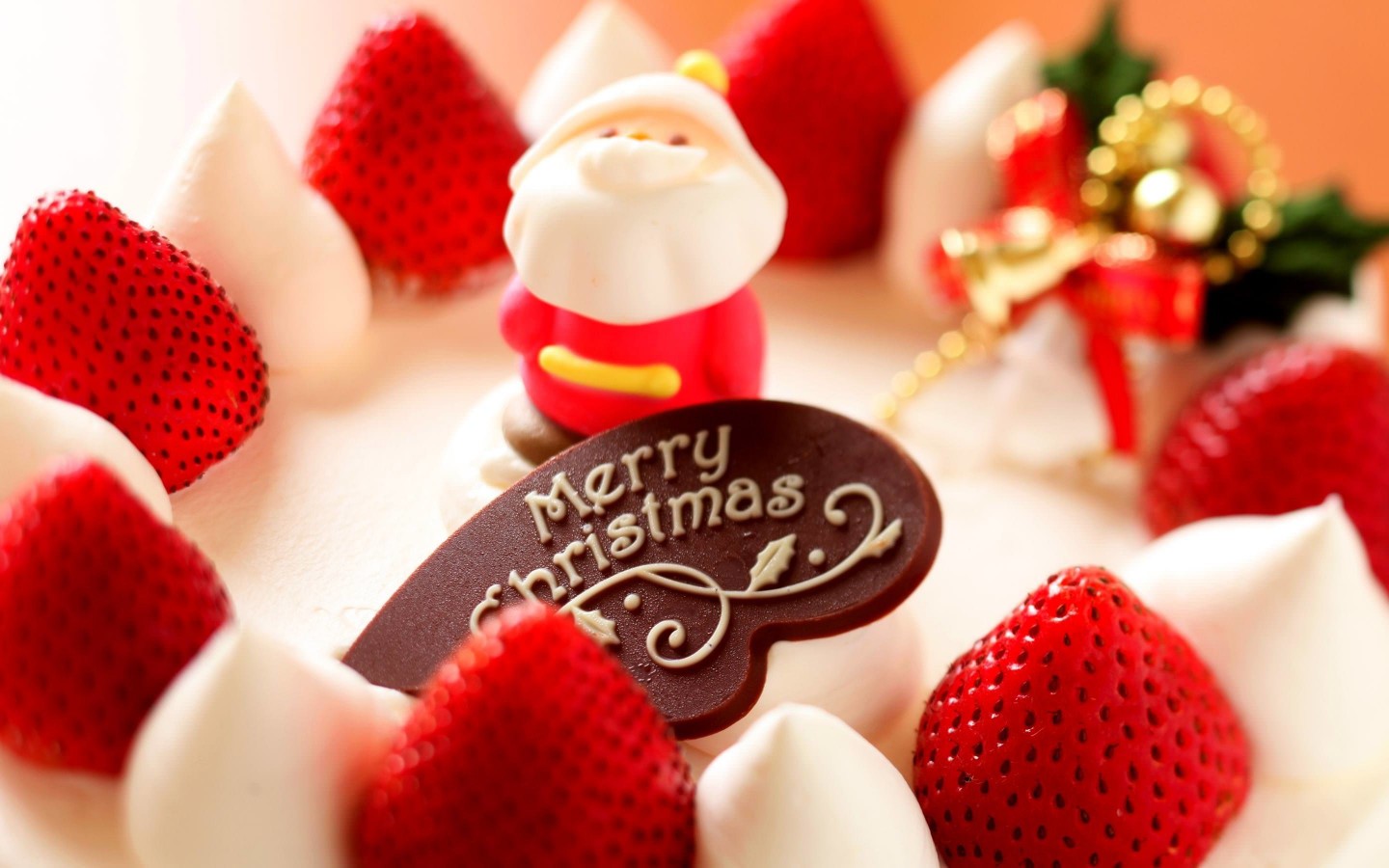 Merry Christmas Strawberry Dessert Wallpaper for Desktop 1440x900