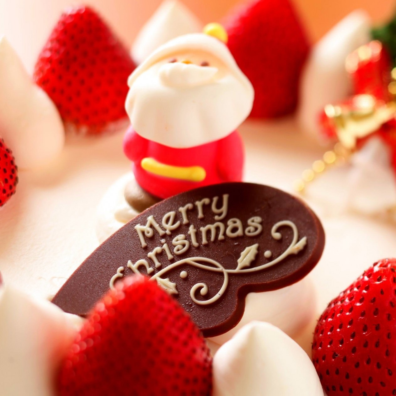 Merry Christmas Strawberry Dessert Wallpaper for Apple iPad mini