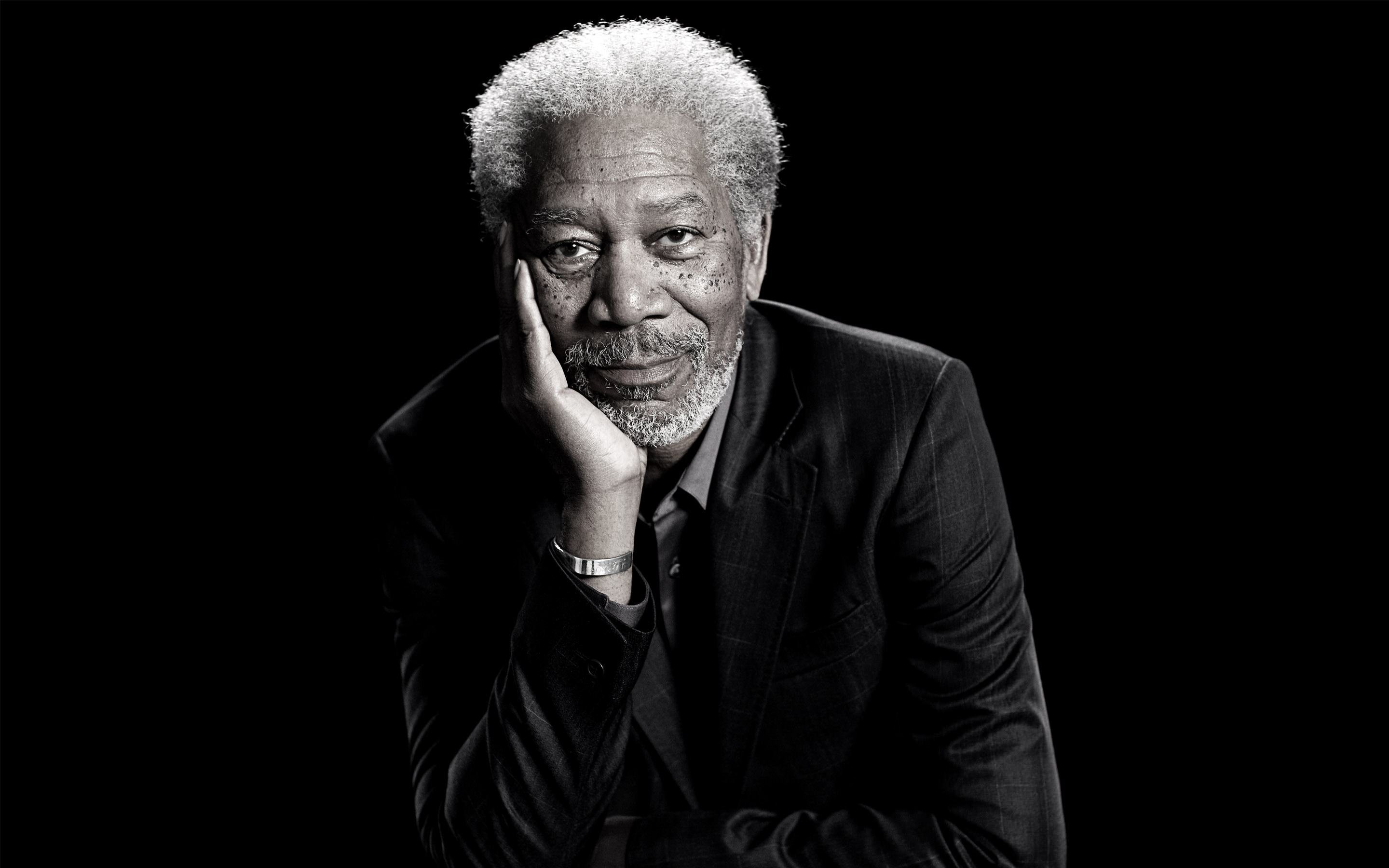 Morgan Freeman Portrait Wallpaper for Desktop 2880x1800