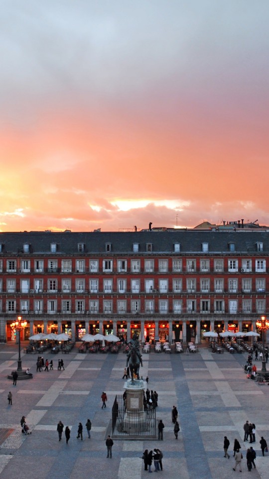 Plaza Mayor, Madrid, Spain Wallpaper for SAMSUNG Galaxy S4 Mini