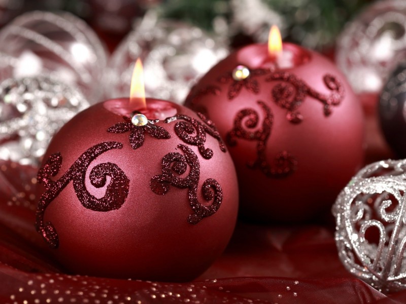 Red Christmas Ornament Ball Candles Wallpaper for Desktop 800x600