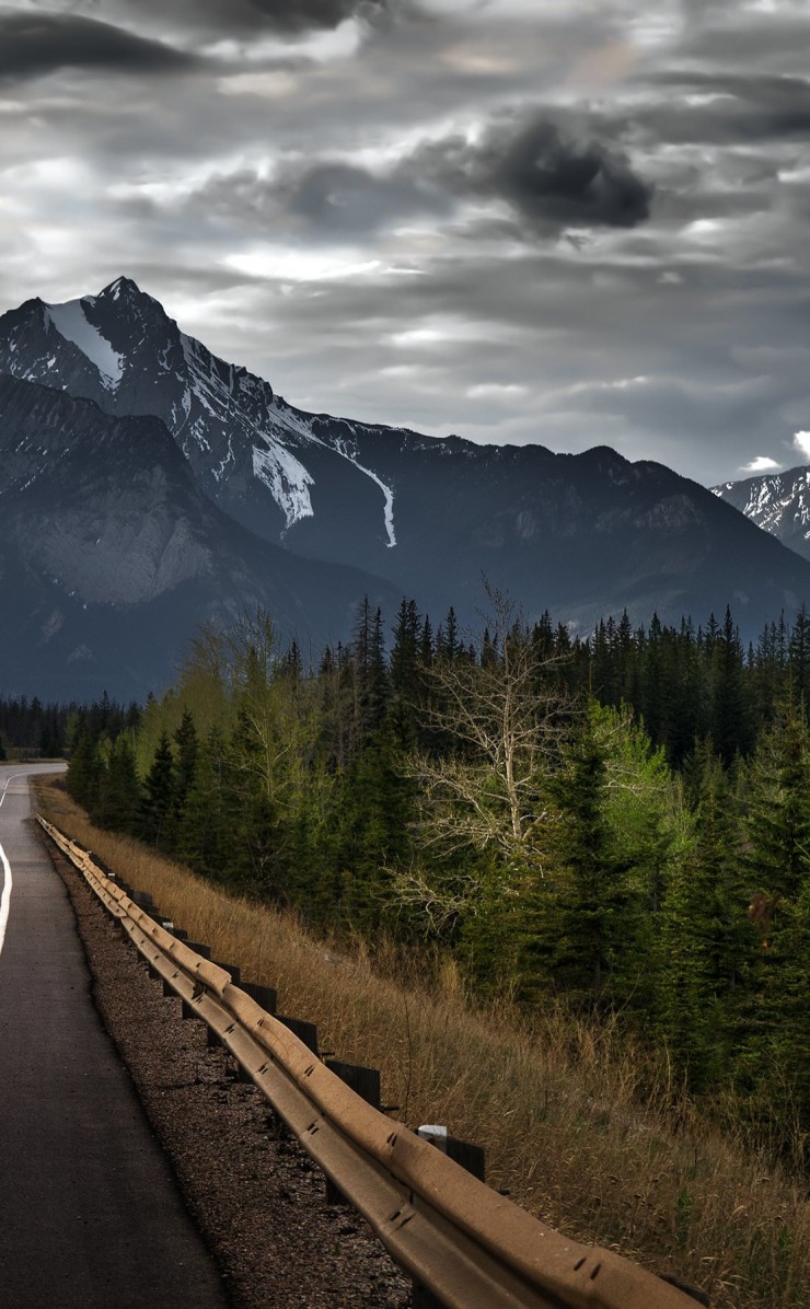 Road trip on a stormy day, Canada Wallpaper for Apple iPhone 4 / 4s