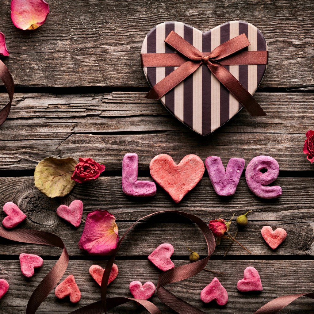 Romantic Gift Wallpaper for Apple iPad 2