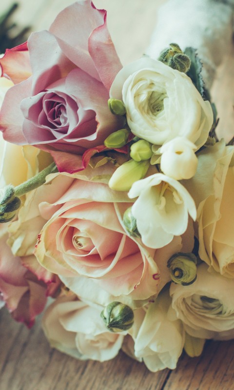 Roses Bouquet Composition Wallpaper for HTC Desire HD