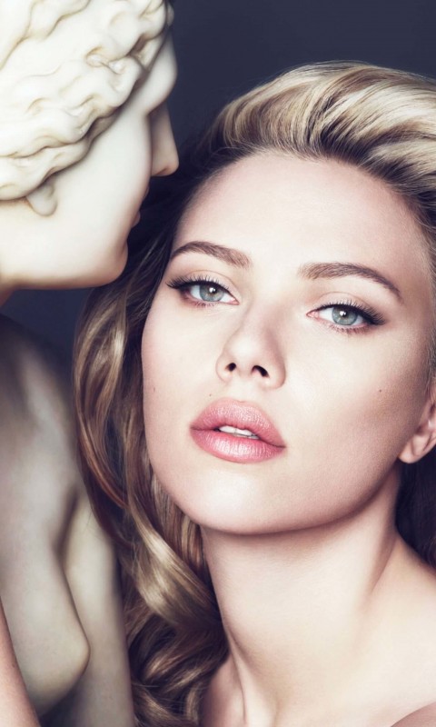 Scarlett Johansson in Dolce & Gabbana Advert Wallpaper for HTC Desire HD
