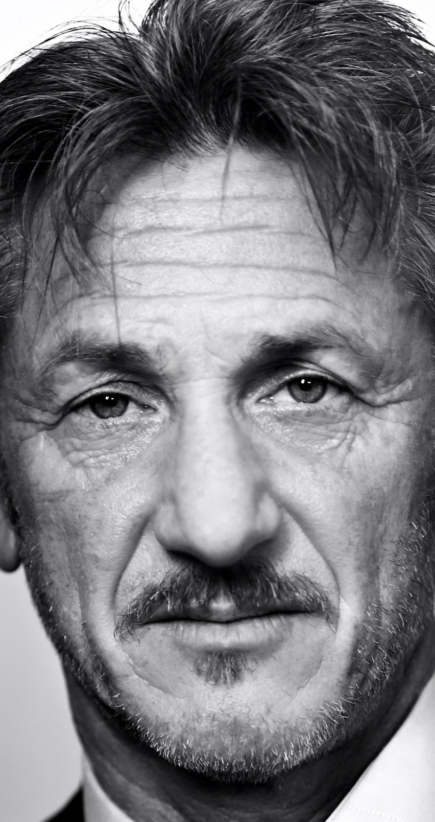 Sean Penn Portrait in Black & White Wallpaper for Apple iPhone 6 / 6s
