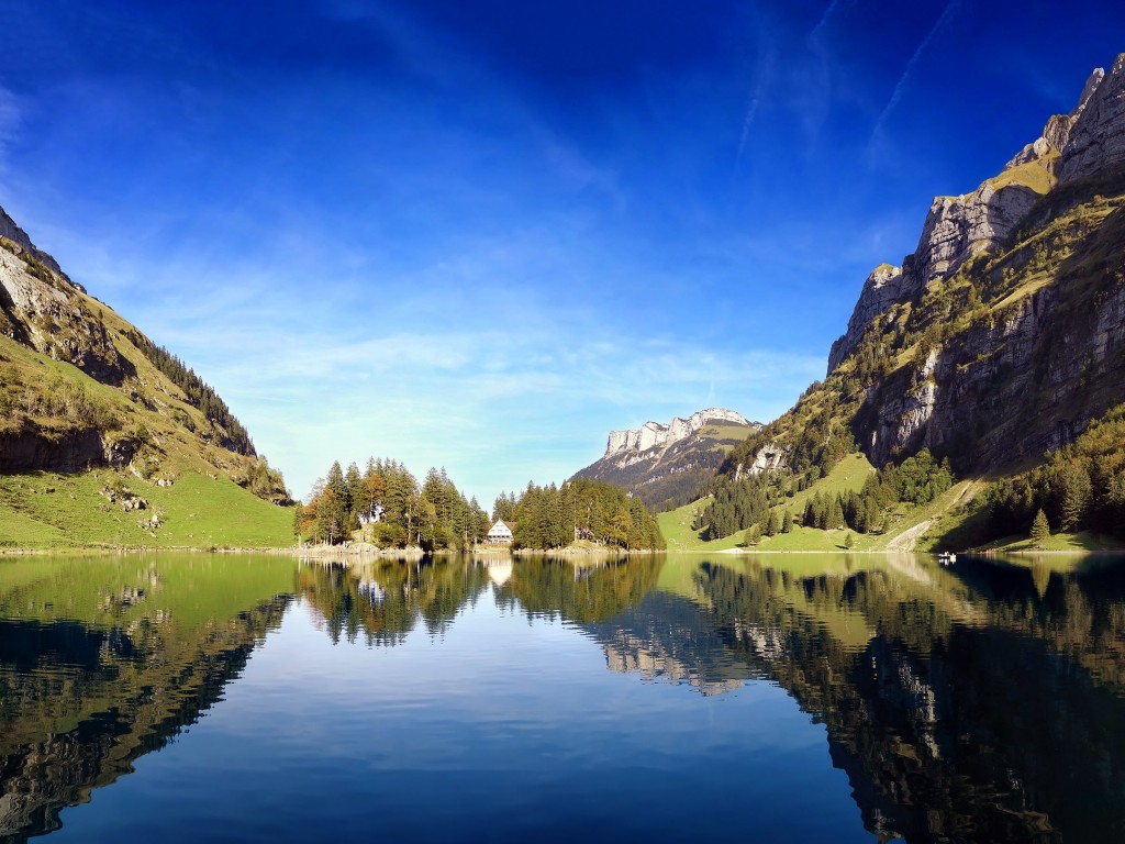 Seealpsee lake in Switzerland Wallpaper for Desktop 1024x768