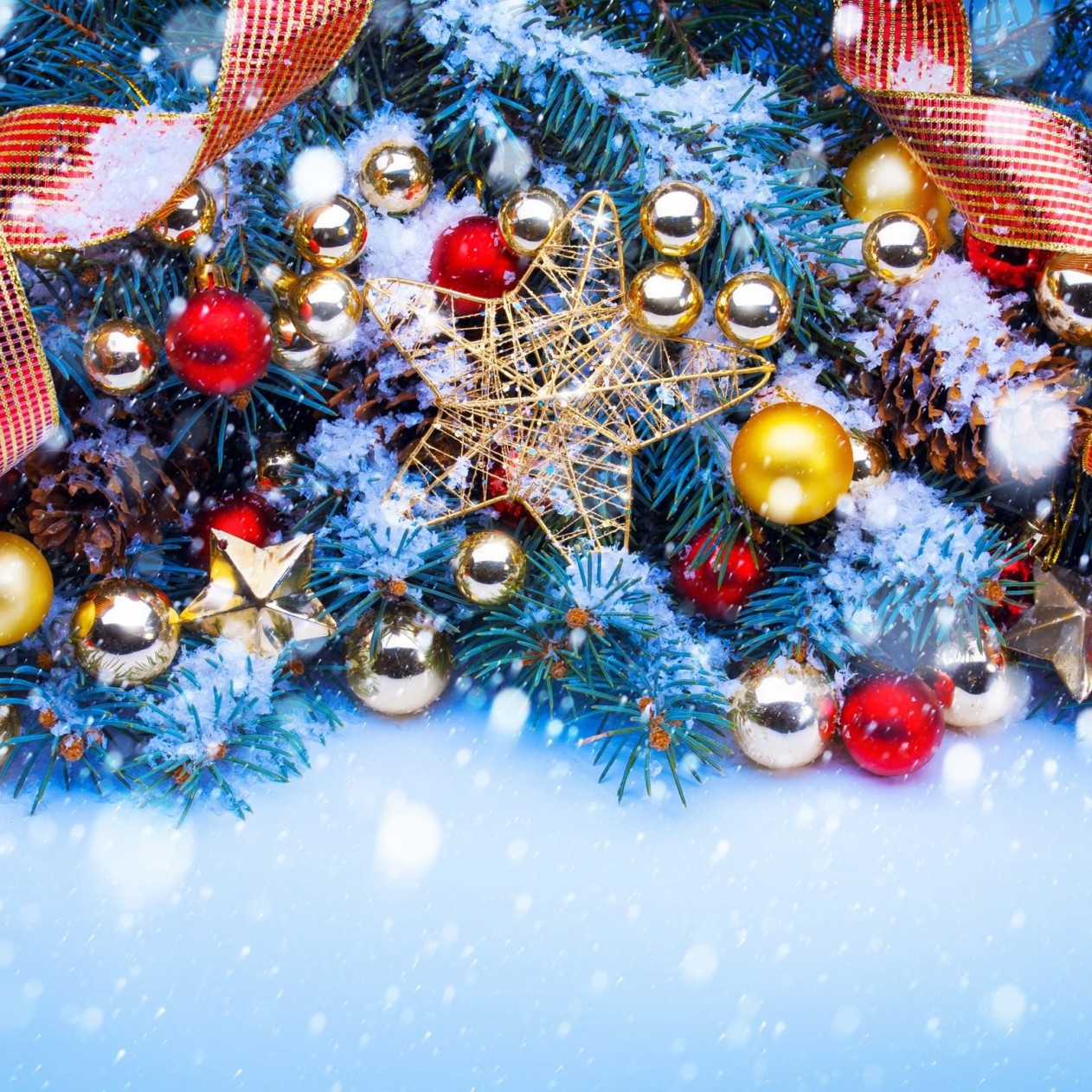 Shining Stars Christmas Ornaments and Decorations Wallpaper for Apple iPad mini