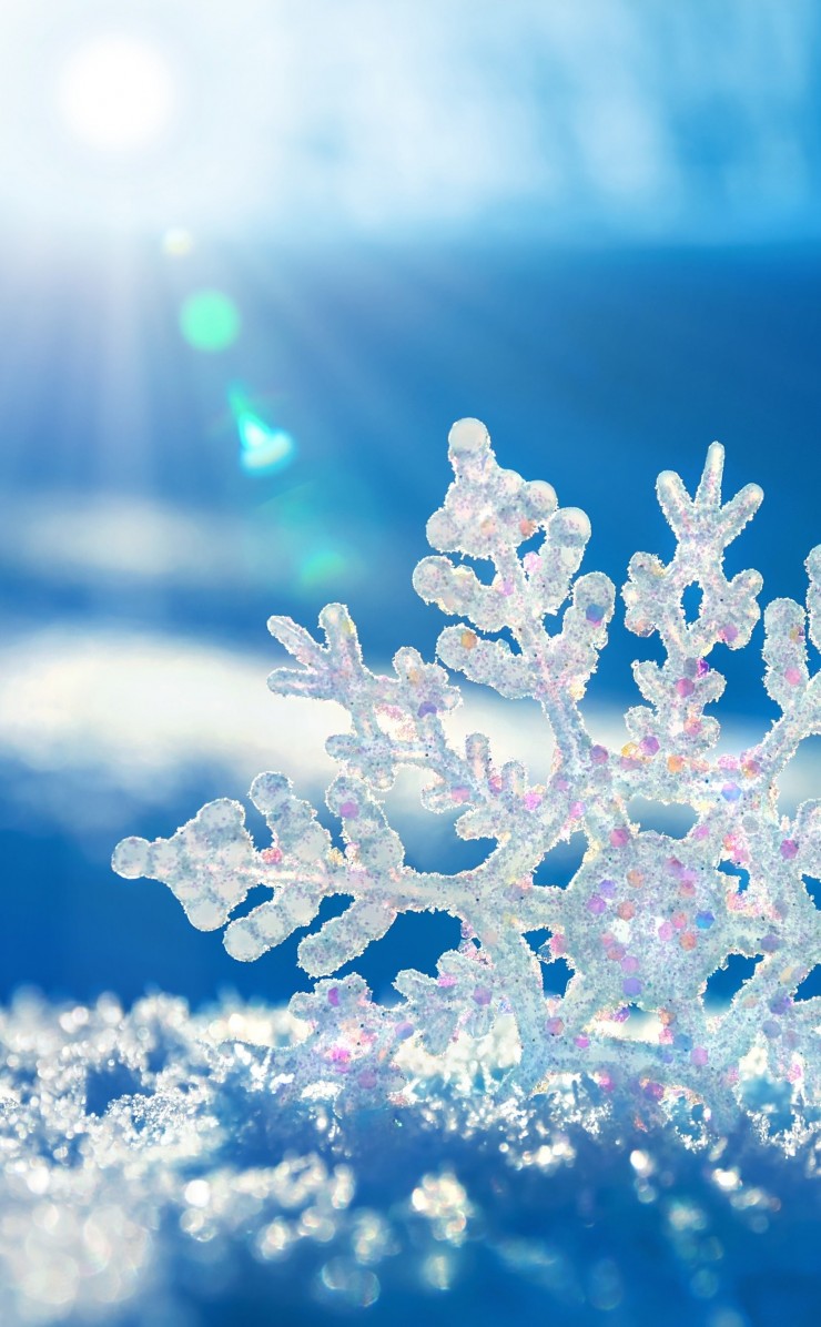 Snowflake HD wallpaper for iPhone 4 / 4s screens - HDwallpapers.net