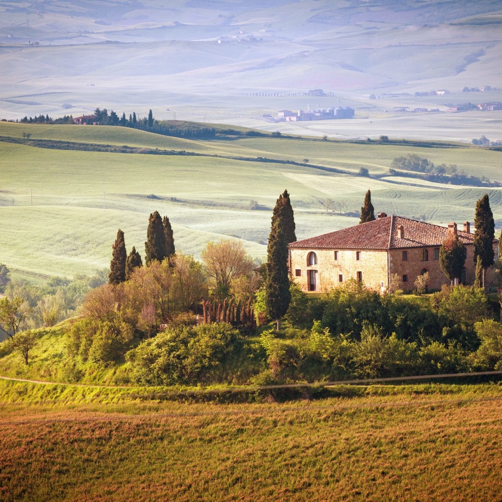 Summer in Tuscany, Italy Wallpaper for Apple iPad 2
