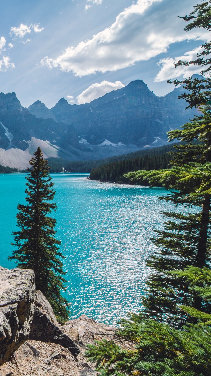 Sunny day over Moraine Lake Wallpaper for SAMSUNG Galaxy Note 2
