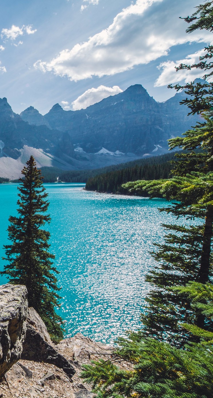 Sunny day over Moraine Lake Wallpaper for Apple iPhone 5 / 5s