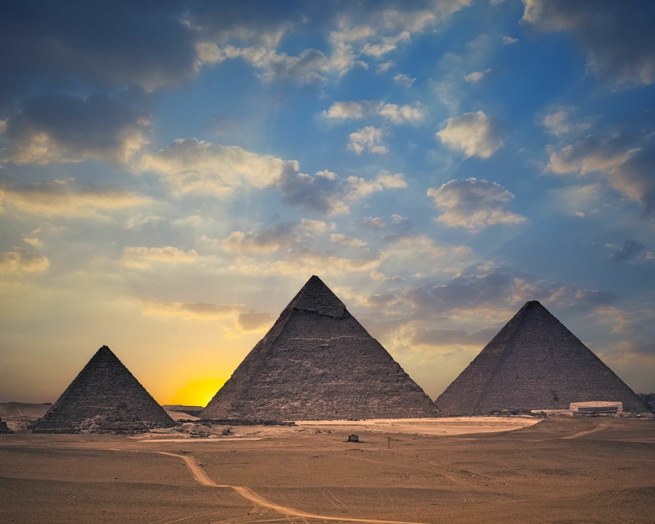 The Great Pyramids of Giza Wallpaper for Desktop 1280x1024