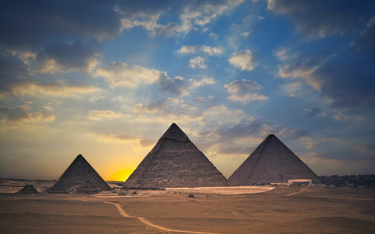 The Great Pyramids of Giza Wallpaper for Desktop 1280x800