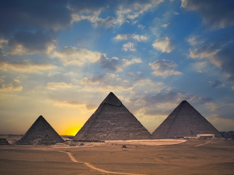 The Great Pyramids of Giza Wallpaper for Desktop 800x600