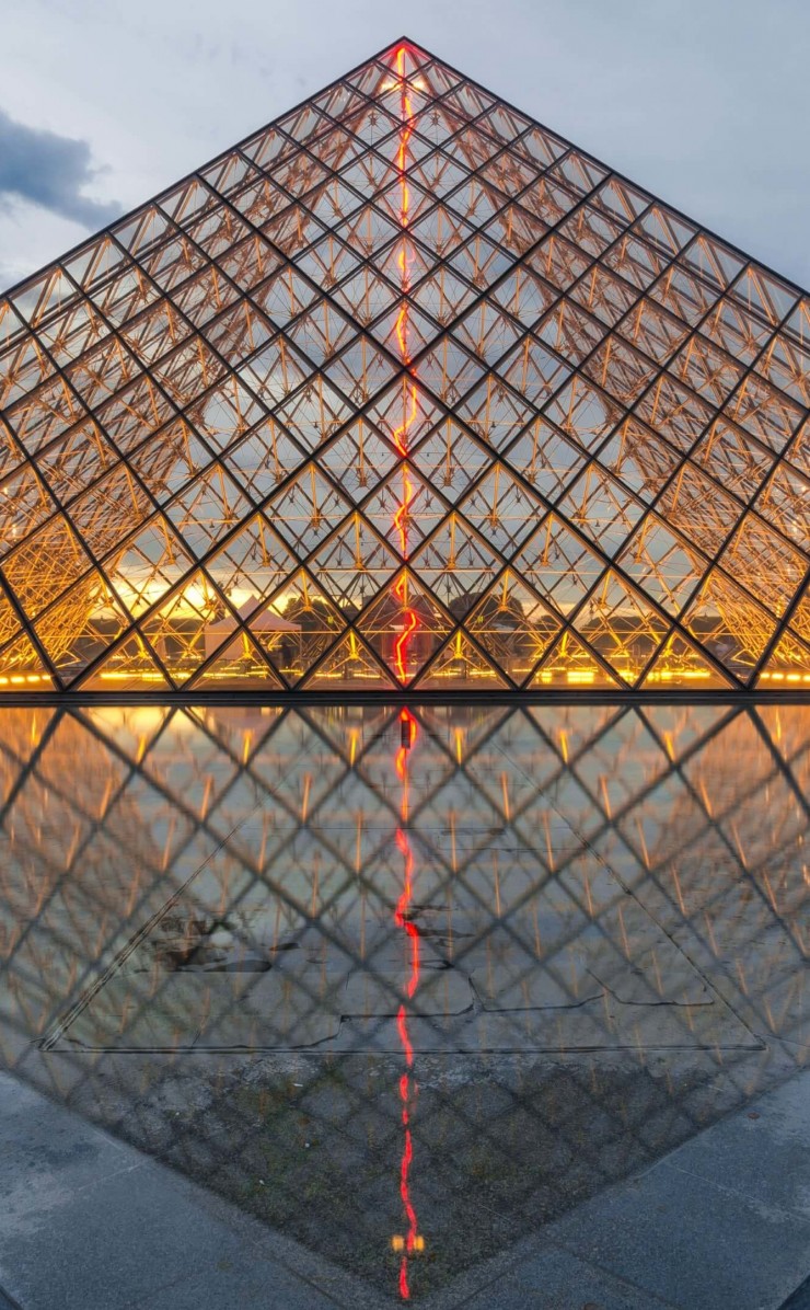 The Louvre Wallpaper for Apple iPhone 4 / 4s