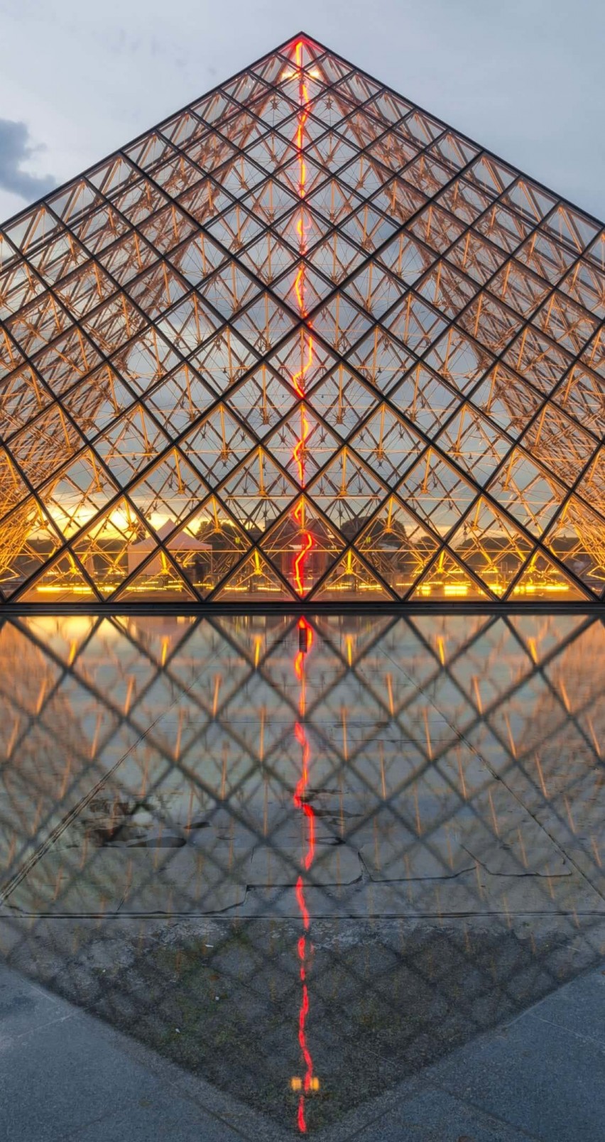The Louvre Wallpaper for Apple iPhone 6 / 6s