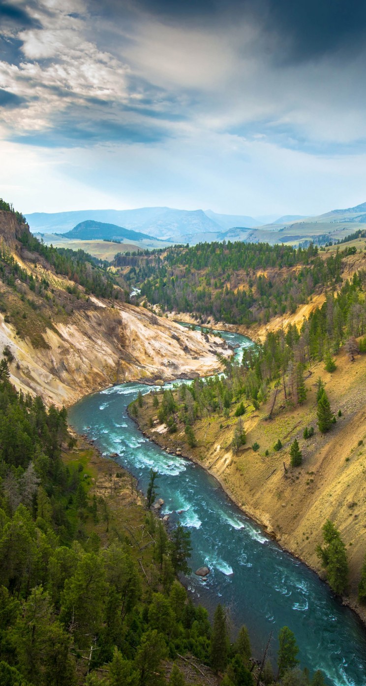 The River, Grand Canyon of Yellowstone National Park, USA Wallpaper for Apple iPhone 5 / 5s