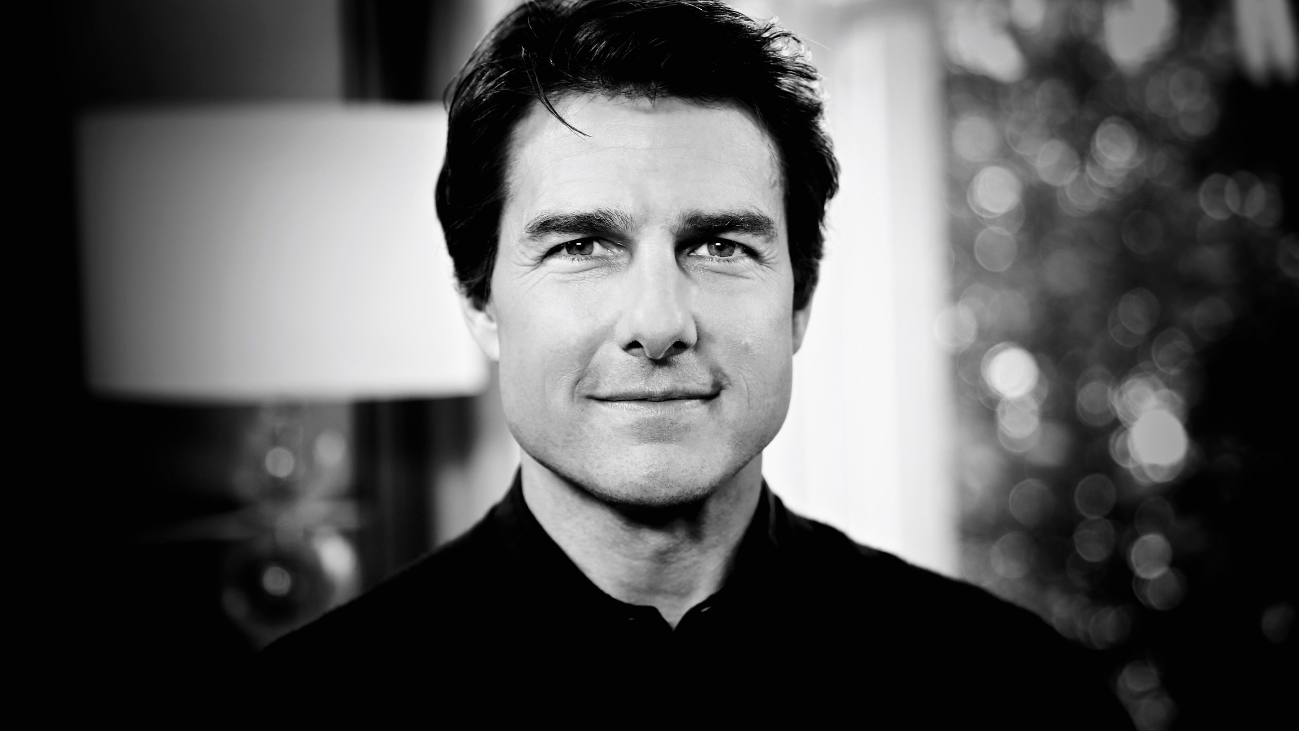 Tom Cruise Black & White Portrait Wallpaper for Desktop 2560x1440