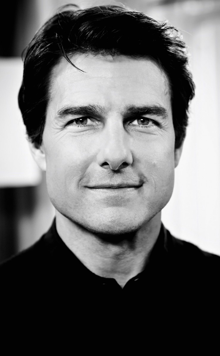 Tom Cruise Black & White Portrait Wallpaper for Apple iPhone 4 / 4s