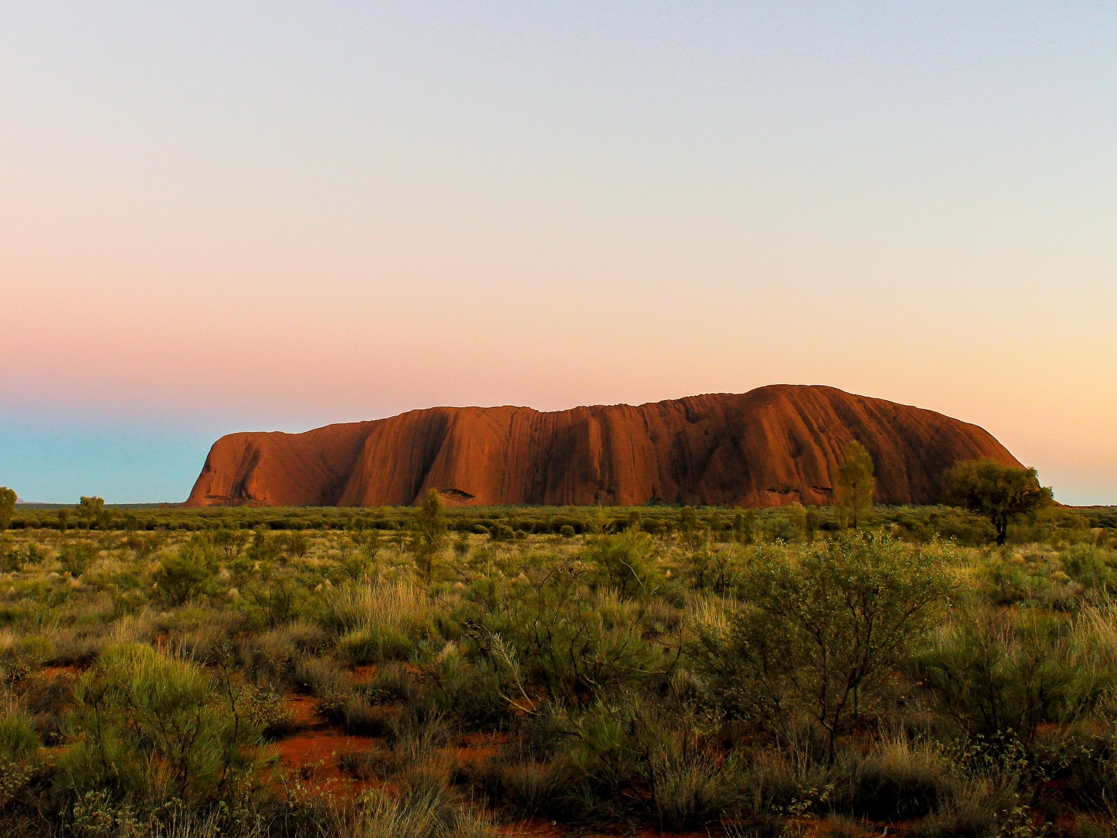 Uluru Sunrise Wallpaper for Desktop 1600x1200
