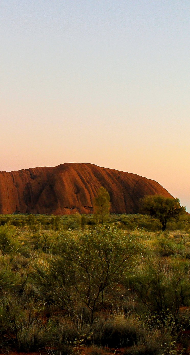 Uluru Sunrise Wallpaper for Apple iPhone 5 / 5s