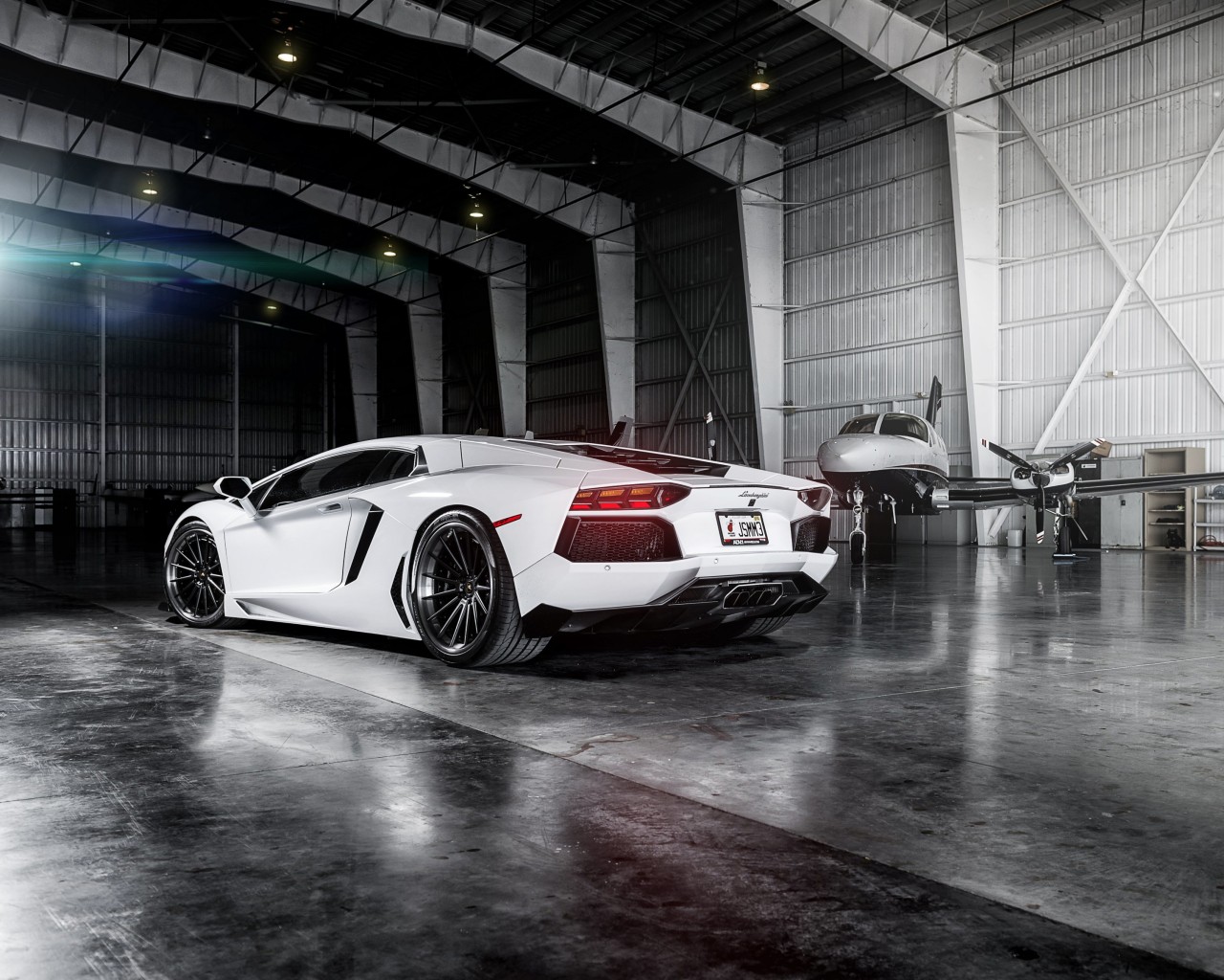 White Lamborghini Aventador Wallpaper for Desktop 1280x1024