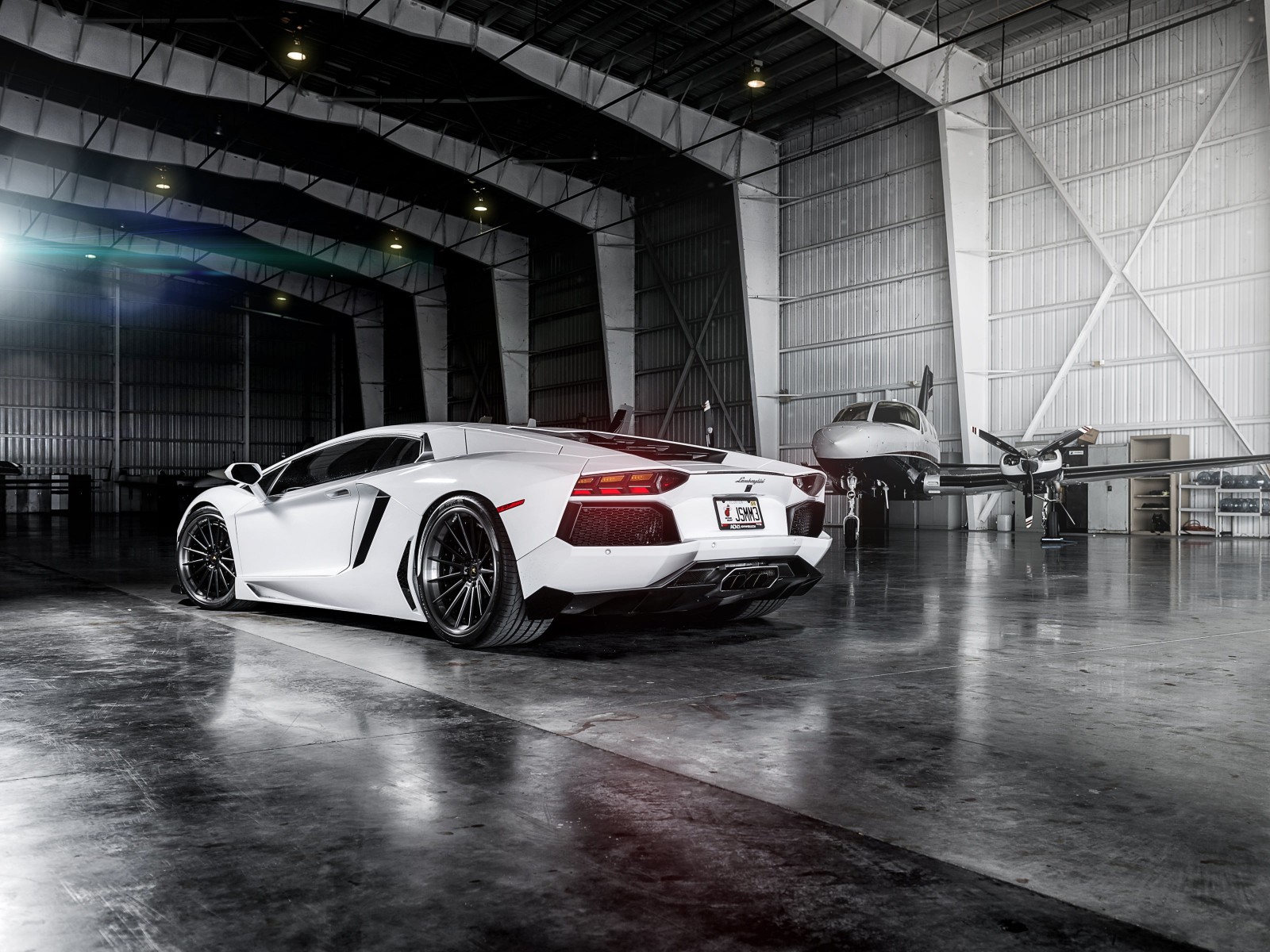 White Lamborghini Aventador Wallpaper for Desktop 1600x1200