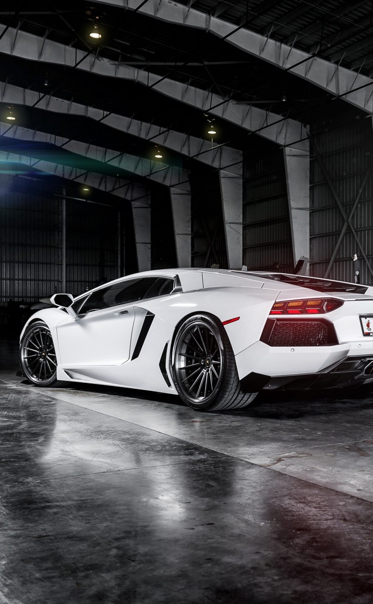 White Lamborghini Aventador Wallpaper for Apple iPhone 4 / 4s