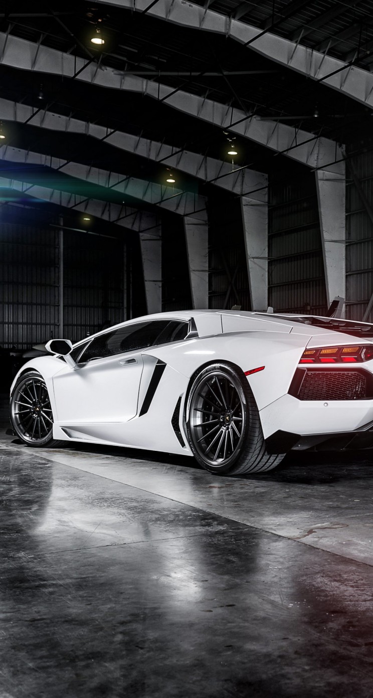 White Lamborghini Aventador Wallpaper for Apple iPhone 5 / 5s