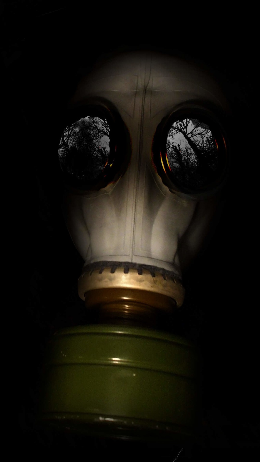 WWII Gas Mask Wallpaper for HTC One
