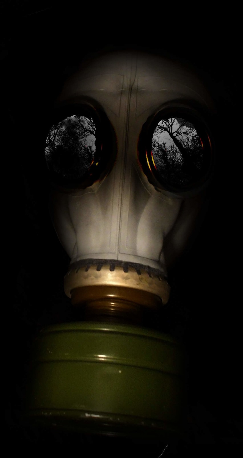 WWII Gas Mask Wallpaper for Apple iPhone 6 / 6s